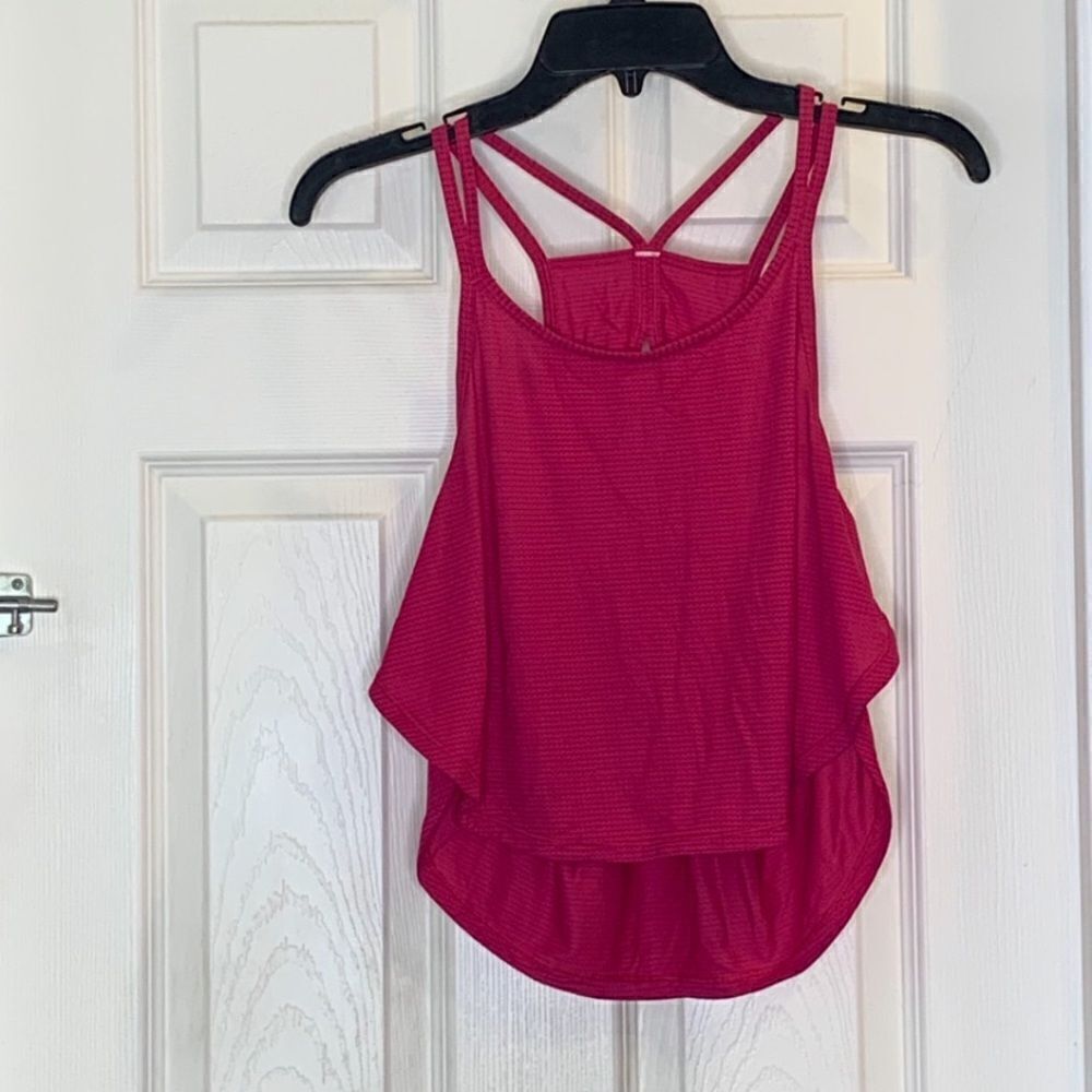 Lululemon On the Run Singlet in Jewelled Magenta Size 8